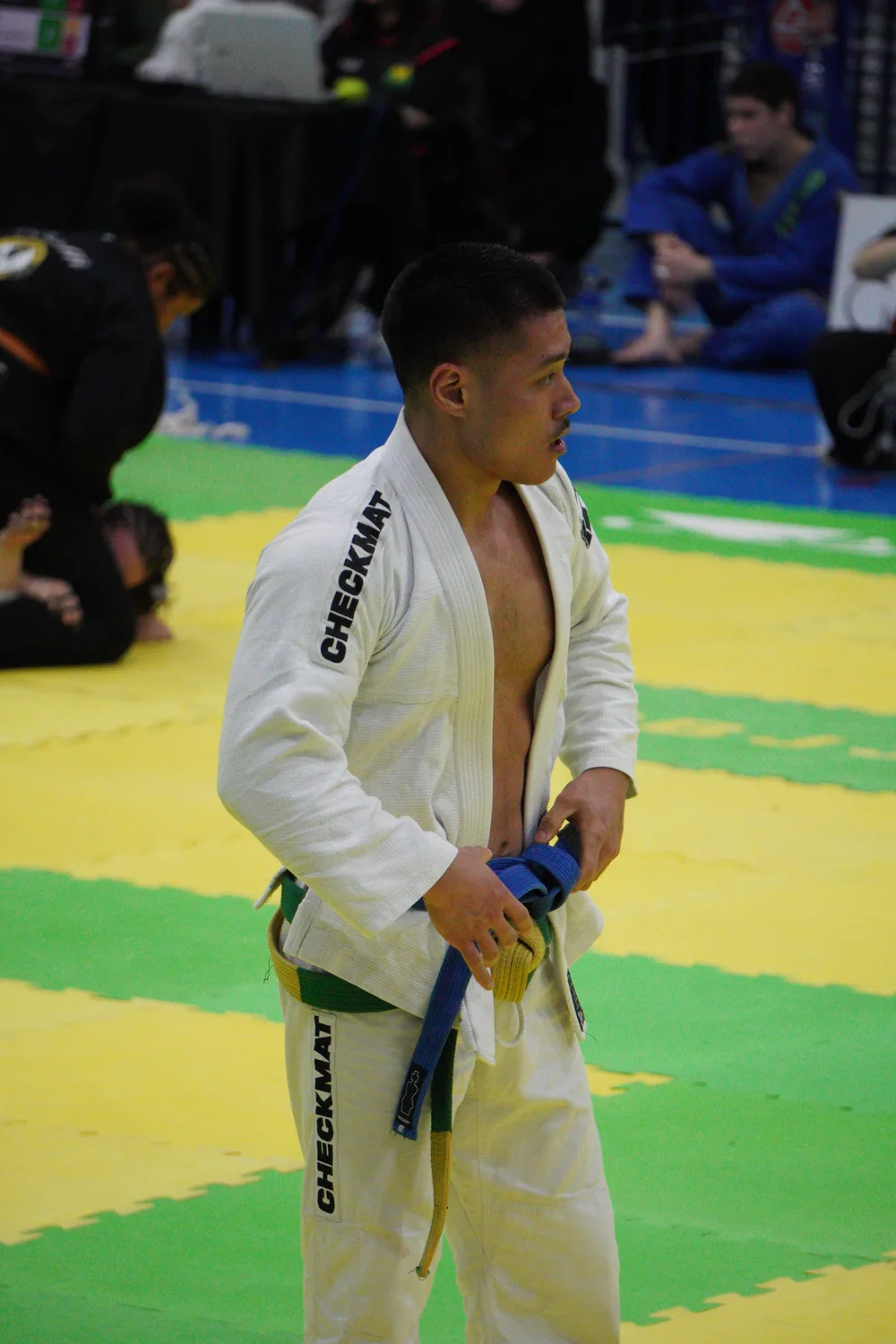 Alberto Yano no tatame de jiu-jitsu